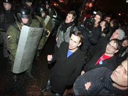 Ilya Yashin and Aleksei Navalny at a December 5 rally in Moscow. Source: Kasparov.ru