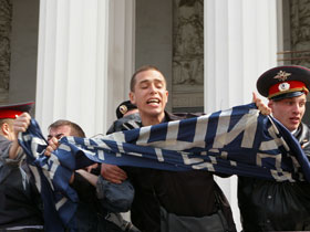 Activist unfurling banner.  Author: Stanislav Reshetnev