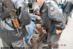 Police detaining Astrakhan protestors on October 31, 2009. Source: astrdr.livejournal.com