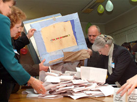 Ballot counting. source - Vremya newspaper.