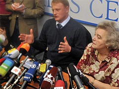 Aleksei Dymovsky at a press conference in Moscow. Source: newsru.com