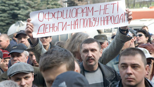 Miners protesting in Novokuznetsk on May 22, 2010. Source: Yegor Chuvalsky/RIA Novosti