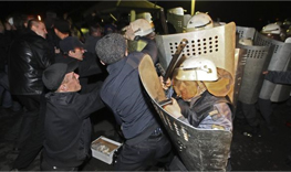 OMON riot police break up protest of deceased miner’s relatives. Source: Andrei Lednev/AP