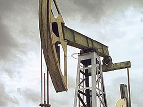 Oil extraction.  Source: Kommersant (c)