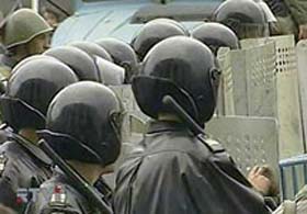 Omon riot police disperse demonstration.  source: newsru.com