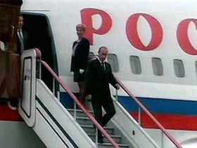 Putin stepping off a plane. Source: vesti.ru